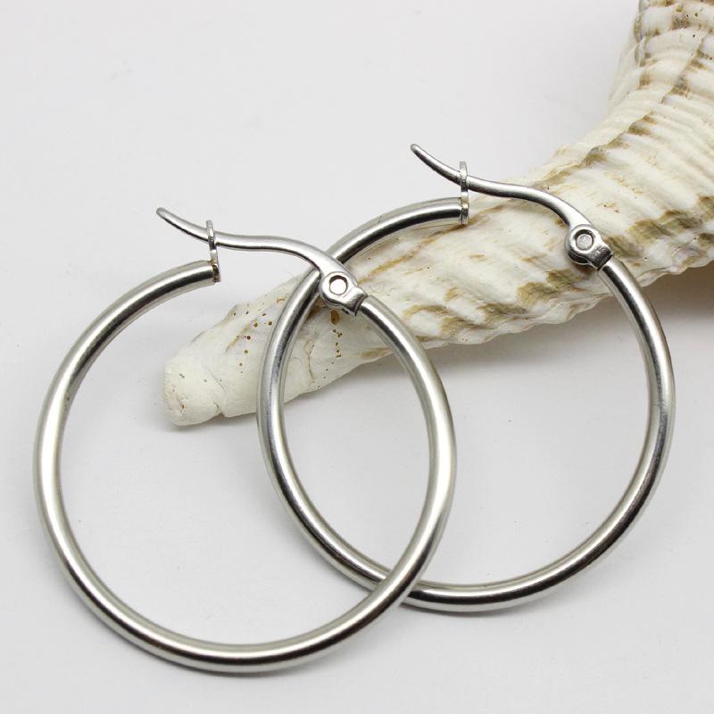 

Серьги с большими кругами. Увеличенные серьги из титановой стали. Модные и классические серьги. Универсальный головной убор для женщин. 2.5cm