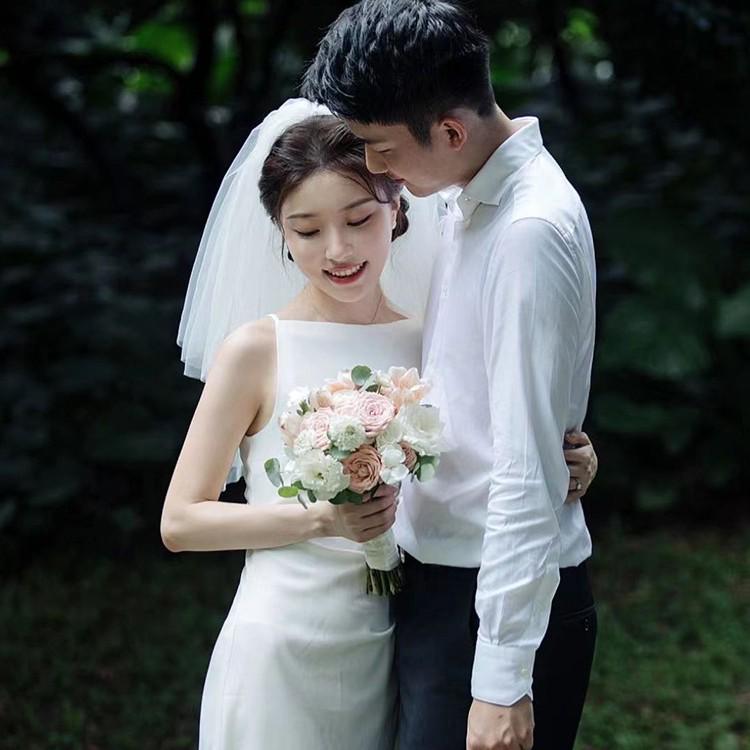 Wedding Photography Props: Bride's Veil and Headdress for Photo Shoot
