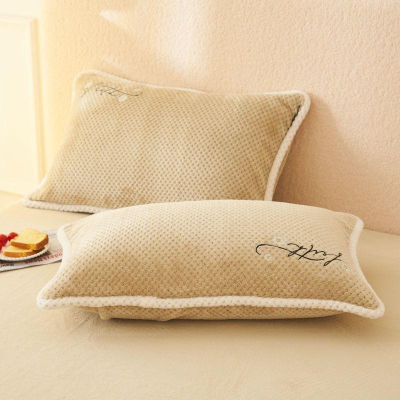 Thickened Milk Velvet Pillowcase Paired with Flannel Pillowcase and Coral Velvet Pillowcase
