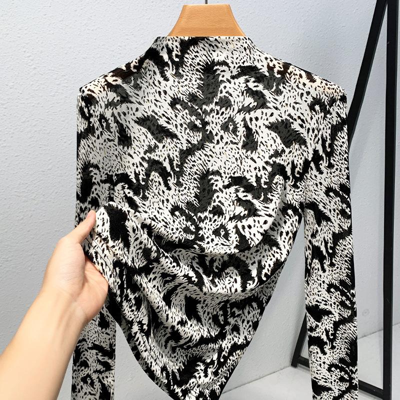 

Women s Autumn and Winter Half High Neck Bottom Clash Printed Thin Long Sleeve Top