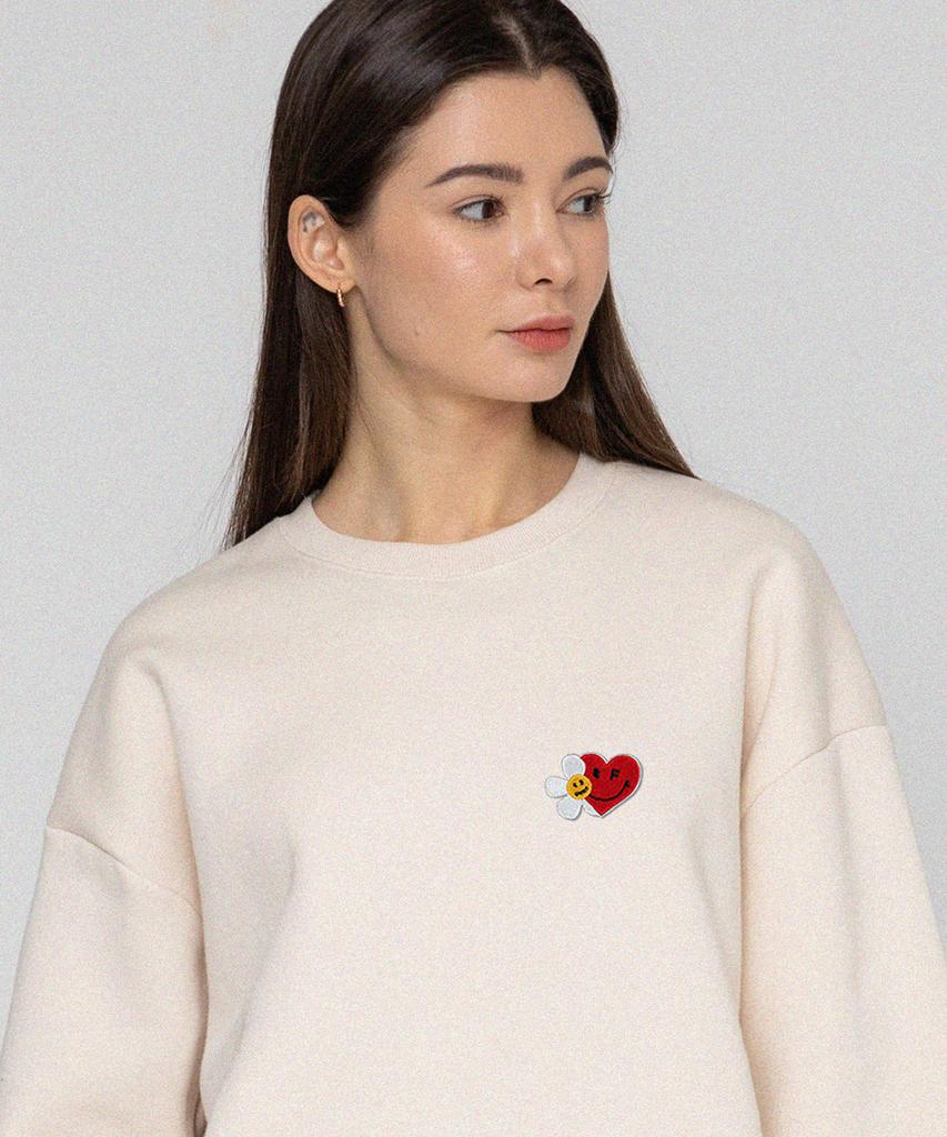 GRAVER [Unisex] Flower Heart Half Smile Embroidered Sweatshirt_Cream