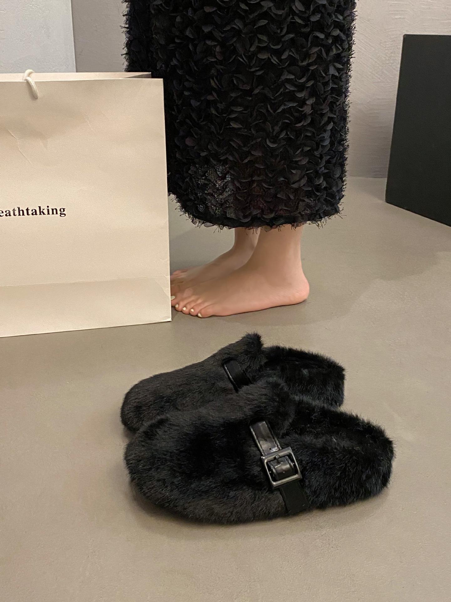 

Тапочки Mao Mao женская верхняя одежда 2025 новые осень и зима модные шлепанцы с открытой пяткой и мехом 40 чёрный