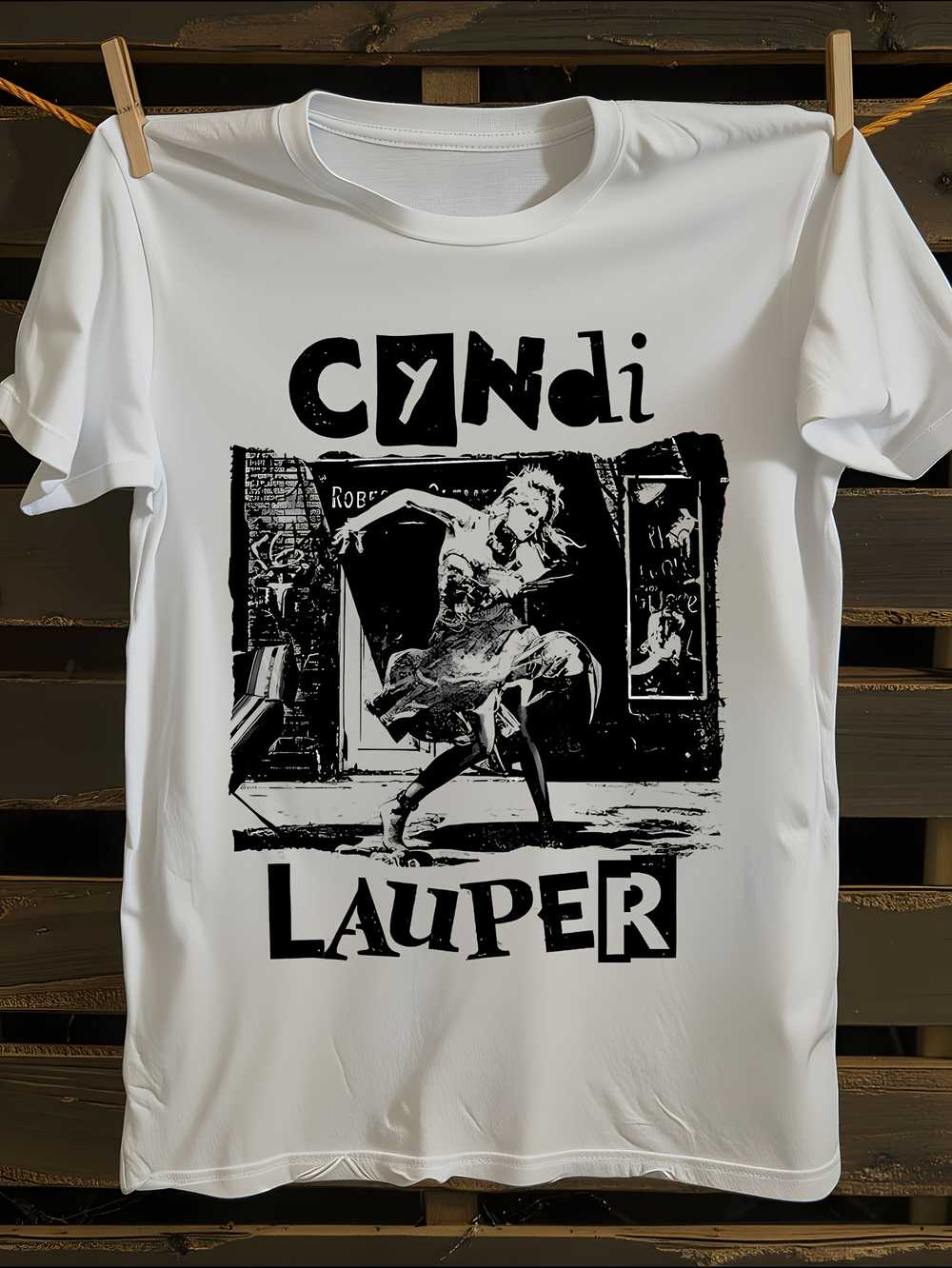 s Cyndi Lauper Iconic Logo T-Shirt L
