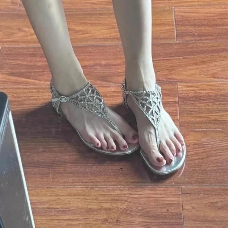 2025 New Summer Women's Sandals Classics Round Toe Crystal Buckle Strap Thong Sandals Outdoor Open Toe Daily Comfortable Shoes