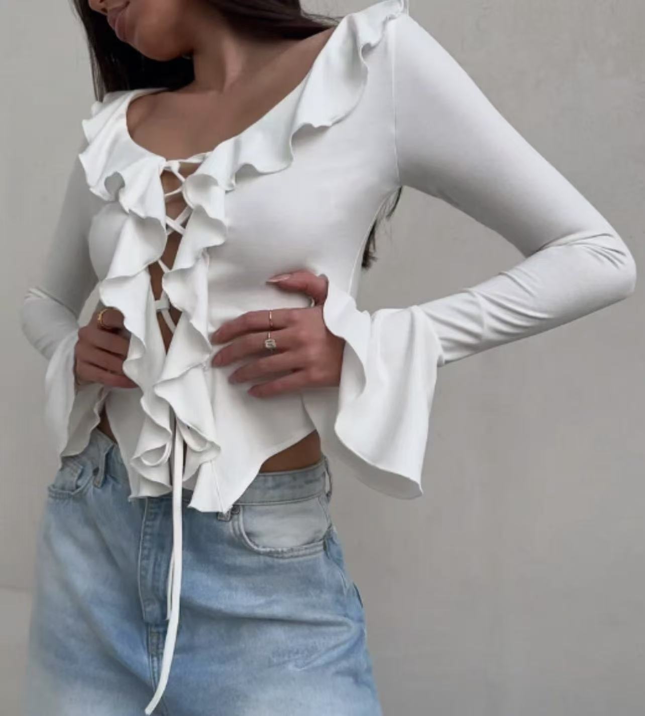 

Сексуальный топ с V-образным вырезом и бретелями, модная футболка Y2K, женская футболка с неровным низом, кардиган с V-образным вырезом и оборками, расклешенными рукавами, повседневная футболка, пуловер, одежда XL белый