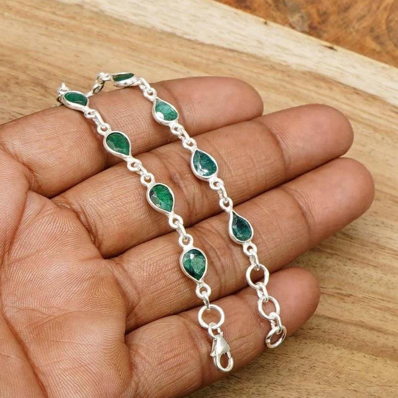 Bracciale con Charms in Argento Sterling 925 Massiccio Smeraldo Colorato Fatto a Mano Designer Boho Gioielli