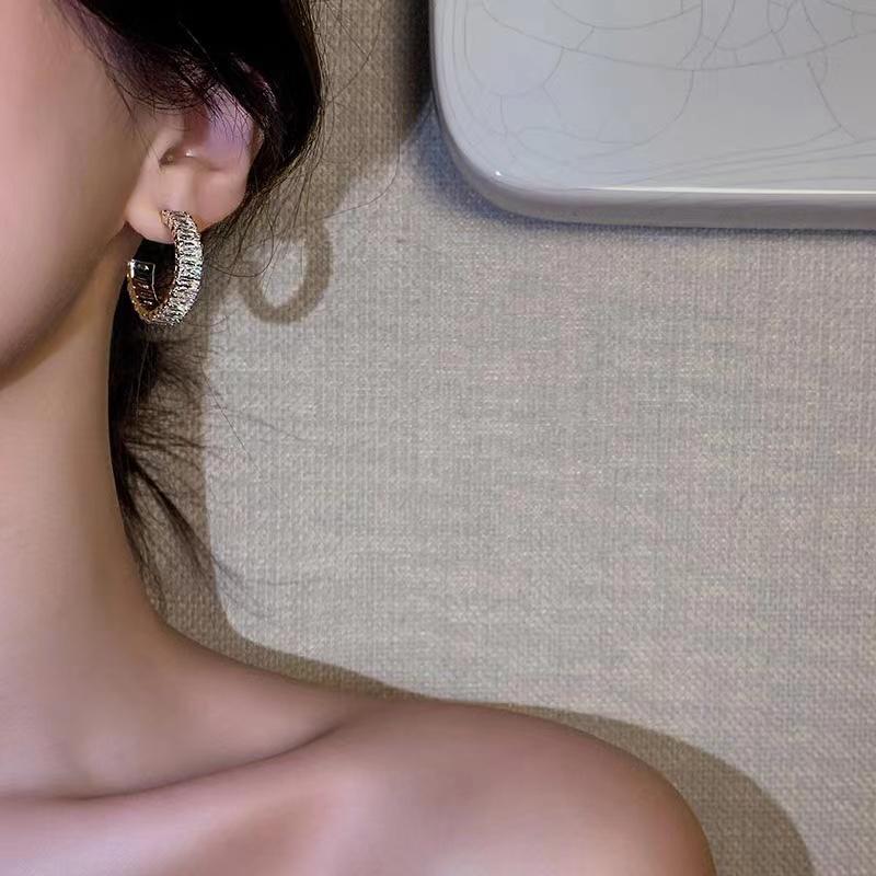 Unique Design Elegant Exquisite Light Zircon C Earrings Women Jewelry Party High-grade Gift
