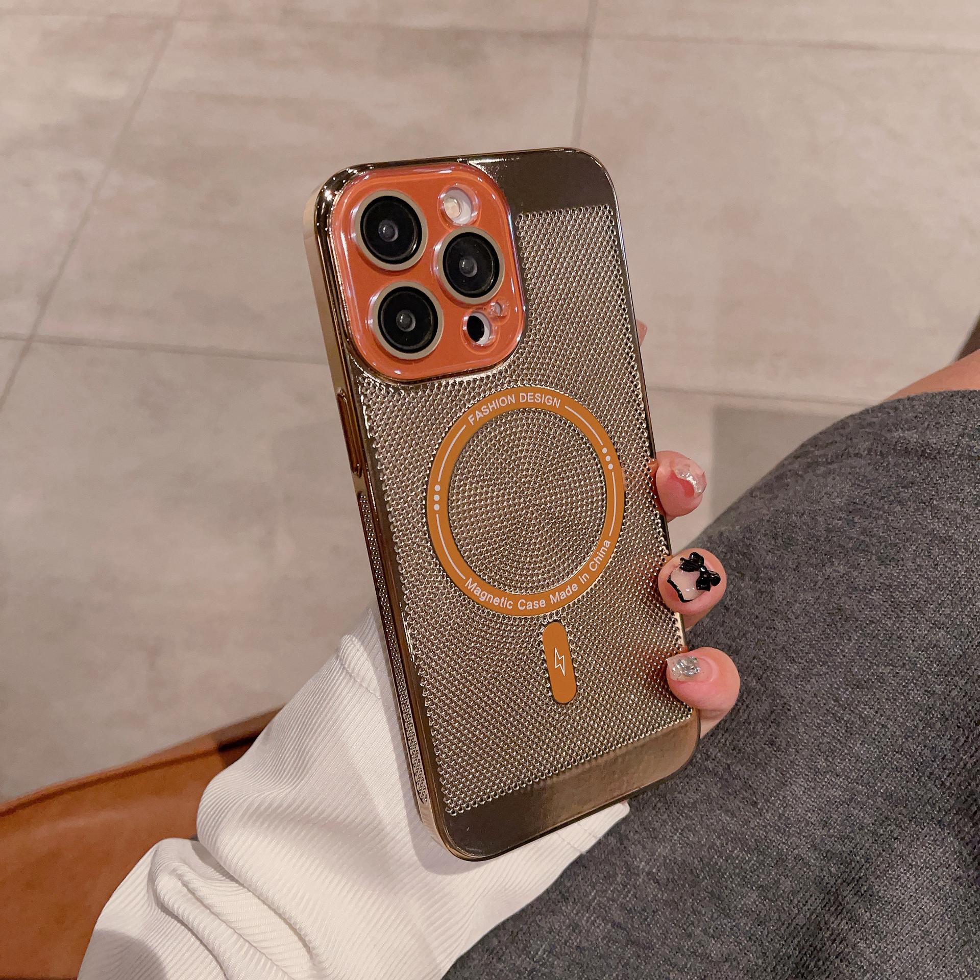 

Применимо к iPhone15 гальванопокрытие ПК рассеивание тепла чехол для мобильного телефона магнитное присоска Apple 14ProMax кристалл линза 13 защитный чехол iPhone13promax золотой