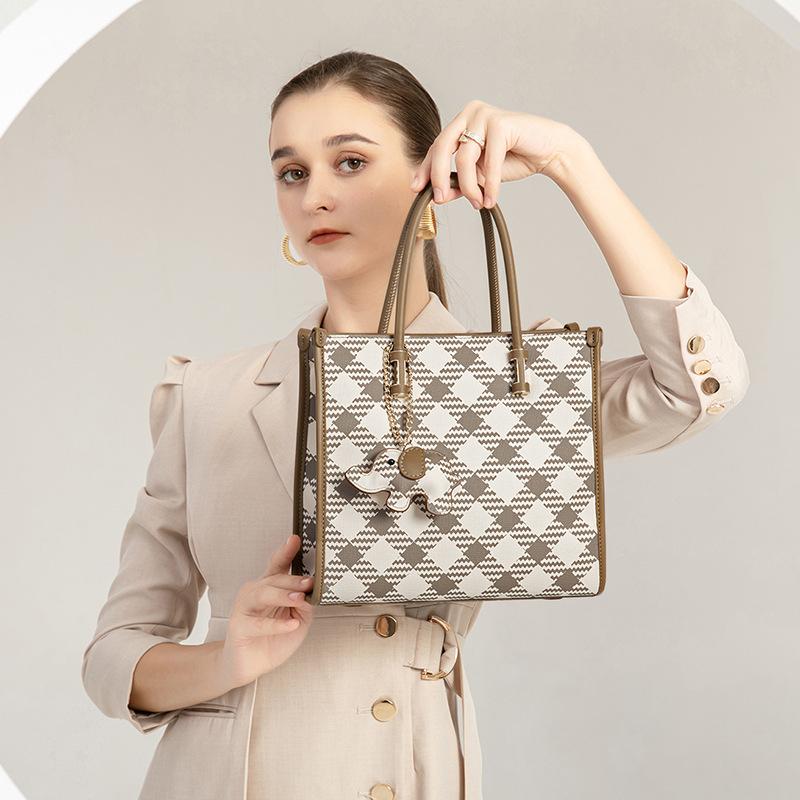 Ladies&#039; New Large-capacity Autumn/winter 2023 Fashion Tide Hand Bill of Lading Shoulder Commuter Bag Slung Female Bag.