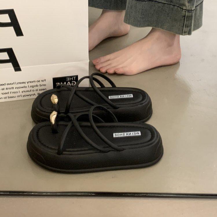 

Set of toe French small sandals summer wear 2025 new thick-bottomed beach vacation fairy style flip-flops 35