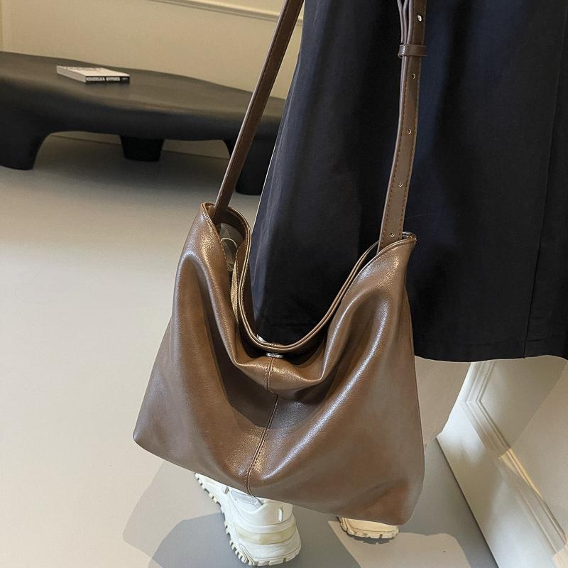 Retro fashion large-capacity shoulder bag women's new autumn trendy casual tote bag textured underarm bag