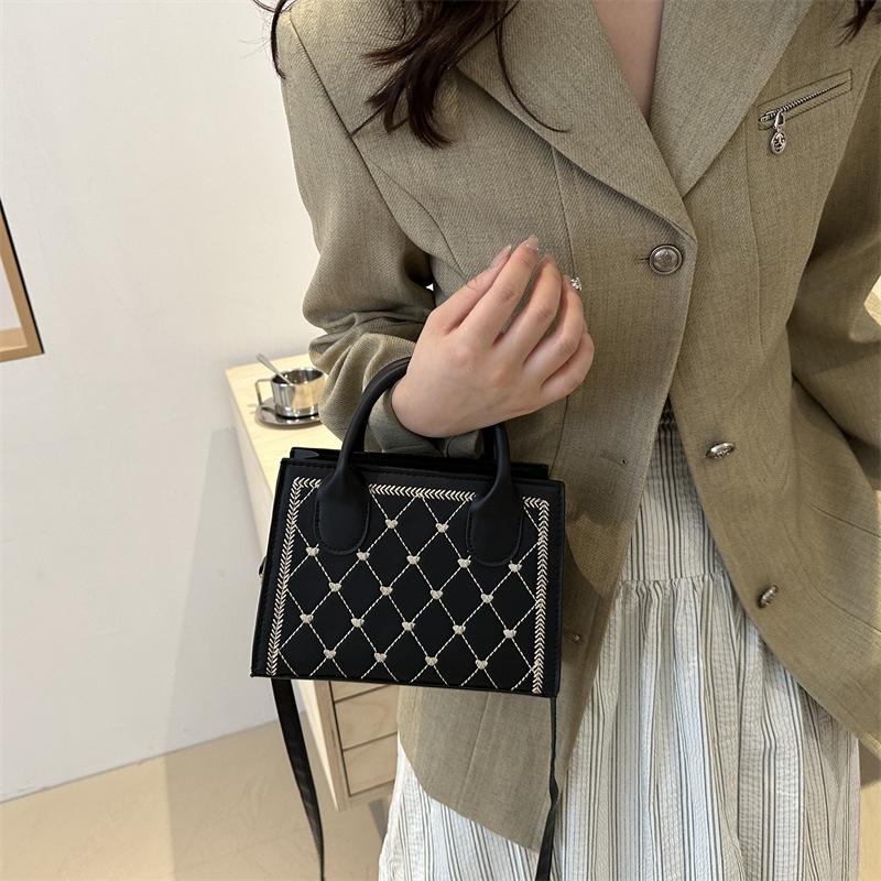 New Fashion Diamond Square Bag Simple and Trendy Solid Color One Shoulder Crossbody Bag Small Fragrance Style Handbag