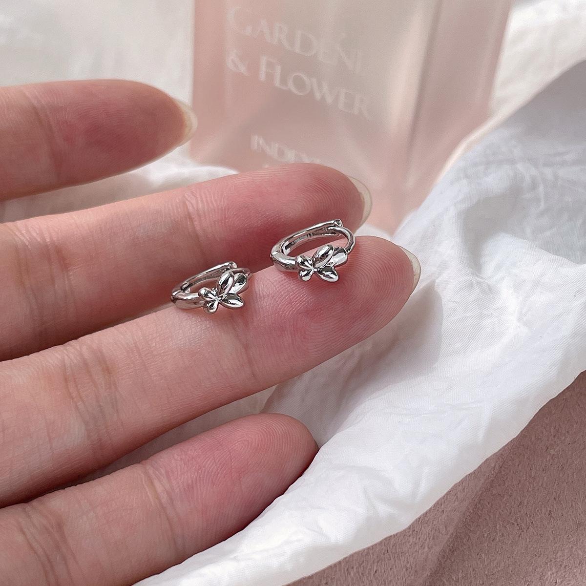 

Simple and compact butterfly earrings for women s exquisite and versatile high-end earrings, light luxury ins style new ear buckles copper