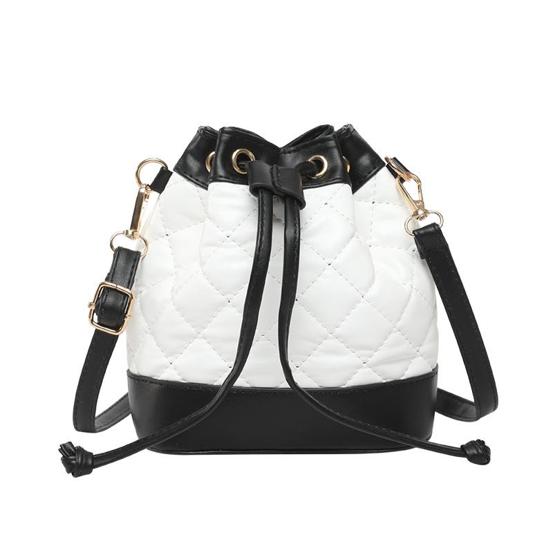 

Весна и лето новая мода простая наплечная сумка-мессенджер нишевый дизайн контрастный цвет текстура сумка-ведро женская сумка чёрный