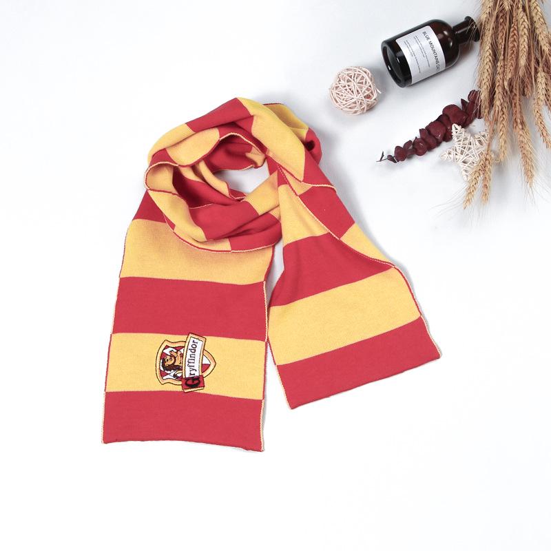 Dětský kostým čaroděje v britském stylu: Podzimní/Zimní župan, plášť, pelerína, svetr a šála.