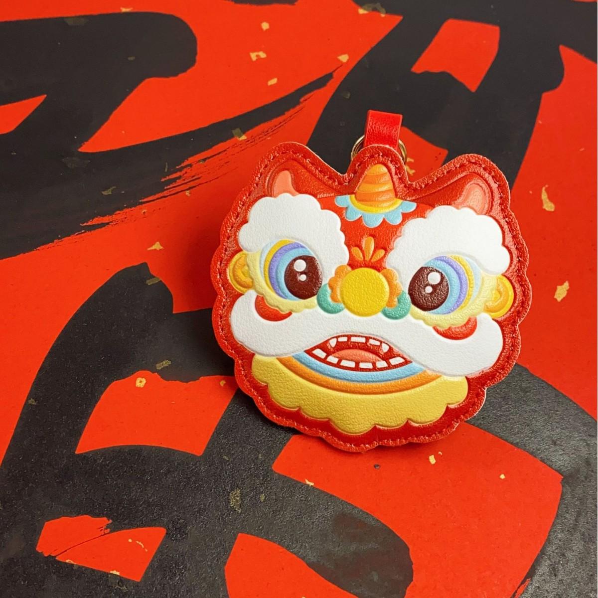 Guochao Lion Keychain: Creative PU Leather Pendant, Cute Cultural Backpack Accessory for Good Luck Gifts красный