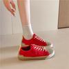 Frühjahr/Sommer 2026: Neue, dünne und modische Damen-Sneaker mit Schnürung – vielseitig kombinierbar, mit weicher Sohle und farblich abgestimmten Details.