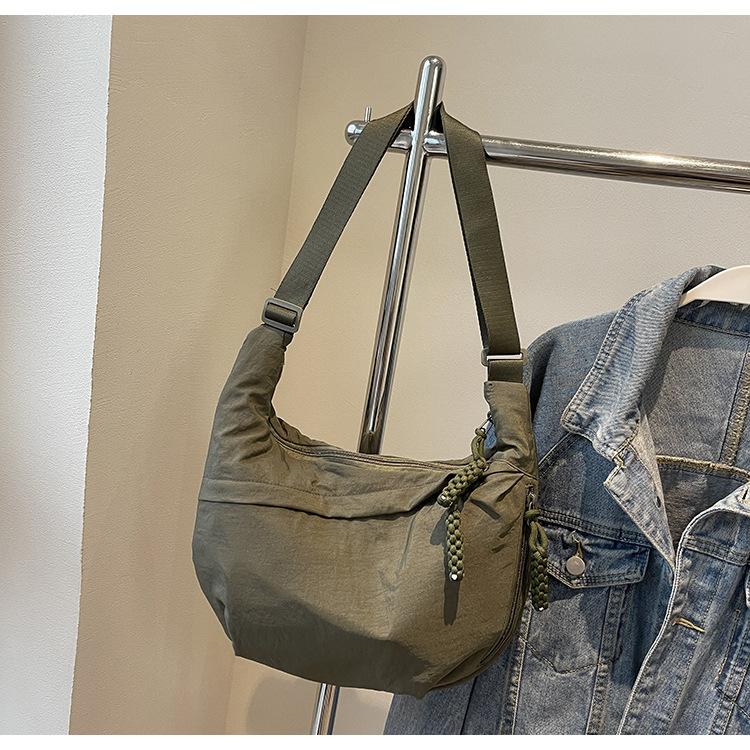 Large capacity dumpling bag Korean version literary shoulder bag new commuter women fashion casual versatile messenger bag