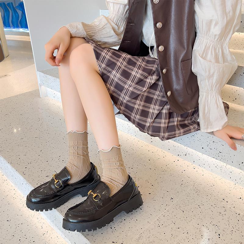 Damen Frühling und Herbst Einfarbige Spitze Ohrenrand In-The-Tube Socken