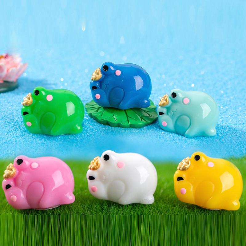 Charming Resin Crowned Frog Figurine For Miniature Moss Gardens And Table Decor