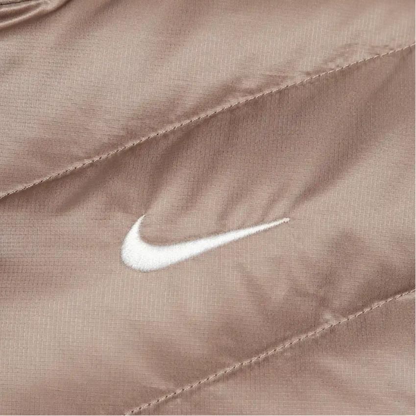 Nike Therma-Fit FW25 Abbigliamento Sportivo Piumino Antivento Giacca Trapuntata Calda con Zip Manica Lunga Donna giacche HV5106-214