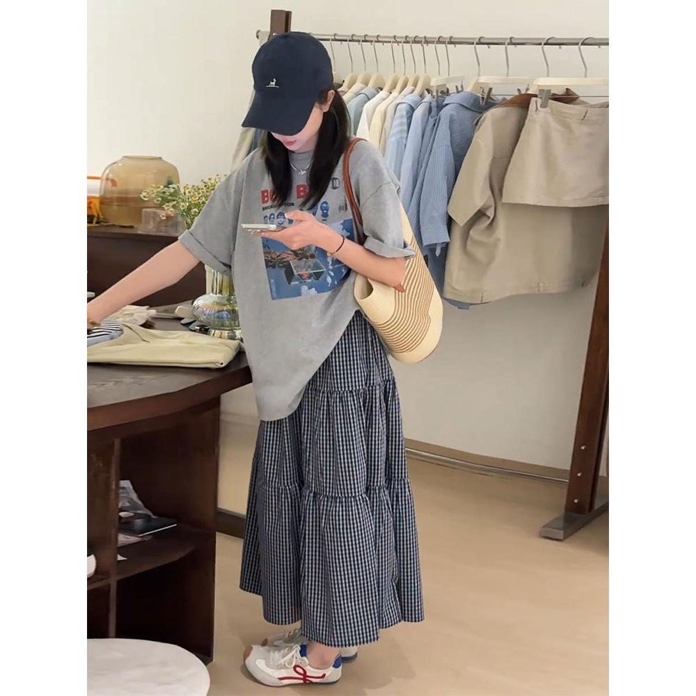 

2025 Women s American Retro Letter Print T-shirt & Plaid Skirt Set with Hair Tie - Trendy Three-piece Outfit M