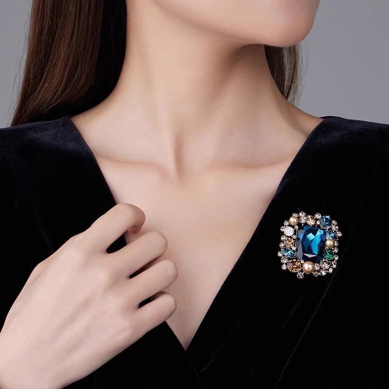Retro Court Brooch, High-end Women's Design Sense, Niche Exquisite Brooch, Elegant and Luxurious Brooch