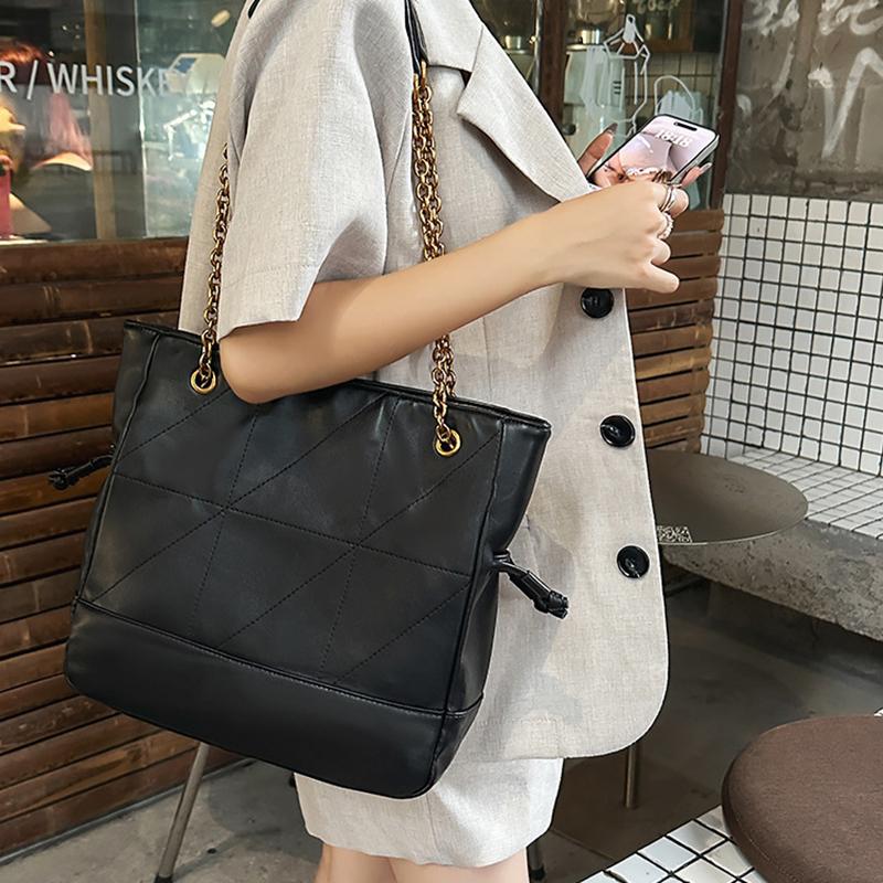 Yogodlns Luxury Large Capacity Faux Suede Tote Bag Winter Designer Shoulder Bag Women's Underarm Bag Handbags and Purses