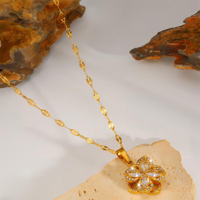Fashion Trend Necklace Women's Rotatable Flowers Titanium Steel Niche Design Necklace Simple and Versatile Temperament Clavicle Chain