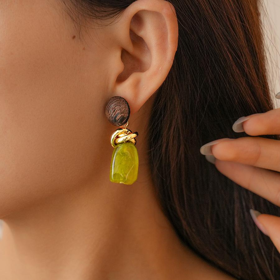 European Retro Geometric Resin Wrapped Earrings: High-End Autumn Winter Style for Women