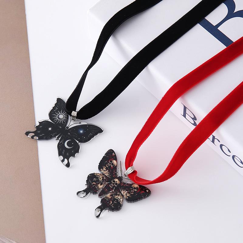 Βελούδινο Γοτθικό Κολιέ: Σκελετός Πεταλούδας, Κρεμαστό Φεγγάρι και Ήλιος με Έναστρο Ουρανό