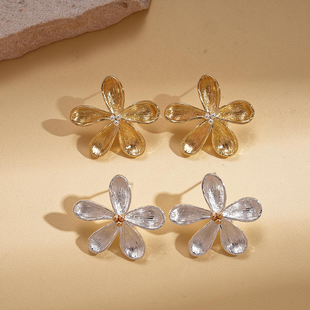 Flower pattern silver needle stud earrings commuter simple earrings niche earrings