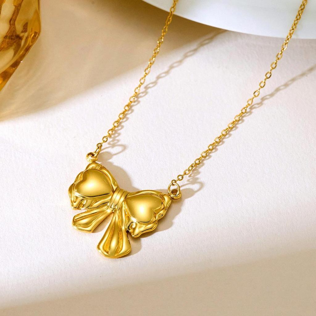 18K Stainless Steel Bow Pendant Necklace for Women - Trendy European and American Fashion Jewelry