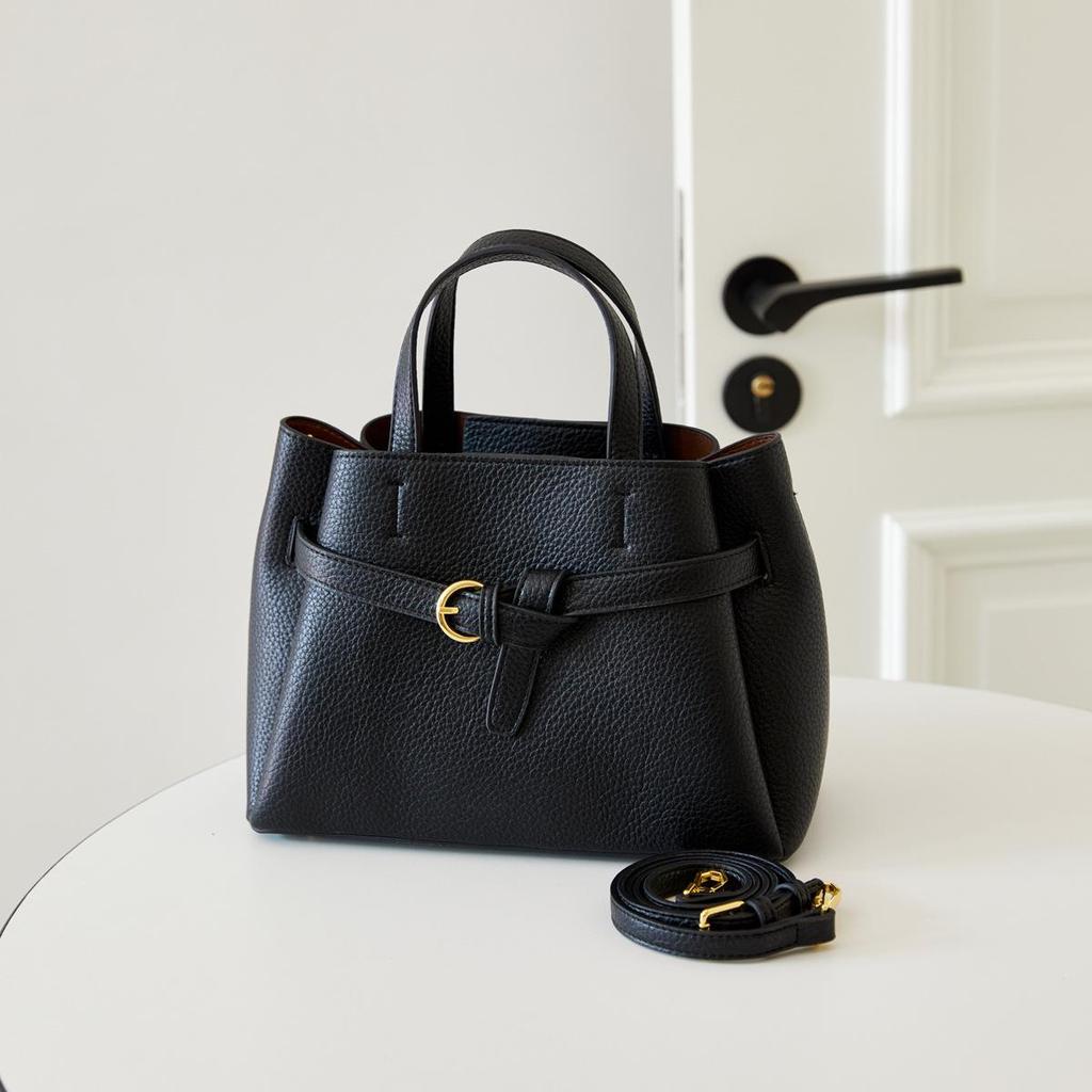 New Handbag with Simple Texture, Fashionable and Versatile for Women. Large Capacity Commuting Shoulder Bag for Women