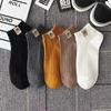 Men's Japanese Retro Colorblock Mid-Calf Socks - Breathable, Odor-Resistant, Sweat-Absorbent for Spring and Autumn.