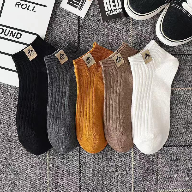 Men's Japanese Retro Colorblock Mid-Calf Socks - Breathable, Odor-Resistant, Sweat-Absorbent for Spring and Autumn.