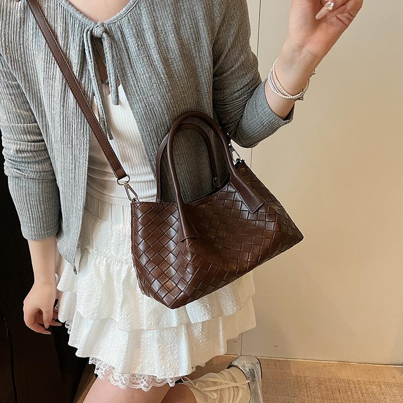 Niche woven vegetable basket bag women's 2025 new fashion and leisure simple crossbody handbag large capacity