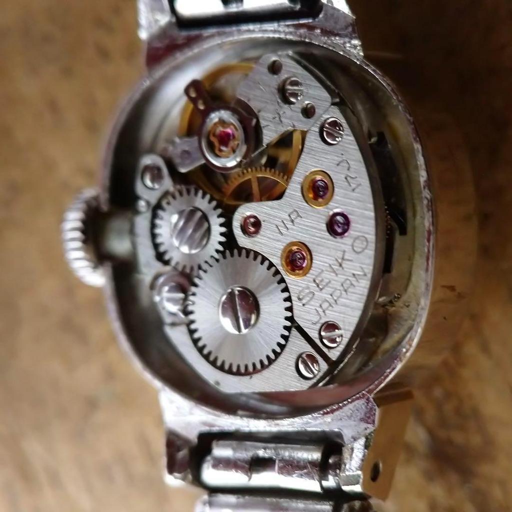 [USED] Seiko Antique Hand-wound Wristwatch In Excellent Working Condition, Gold-plated, Green, and Silver.