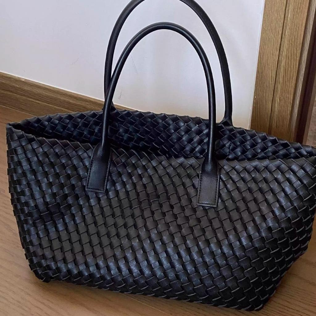 Large Capacity Hand-woven Bag Women's New High-end Simple Commuting Shoulder Underarm Bag Tote Big Bag