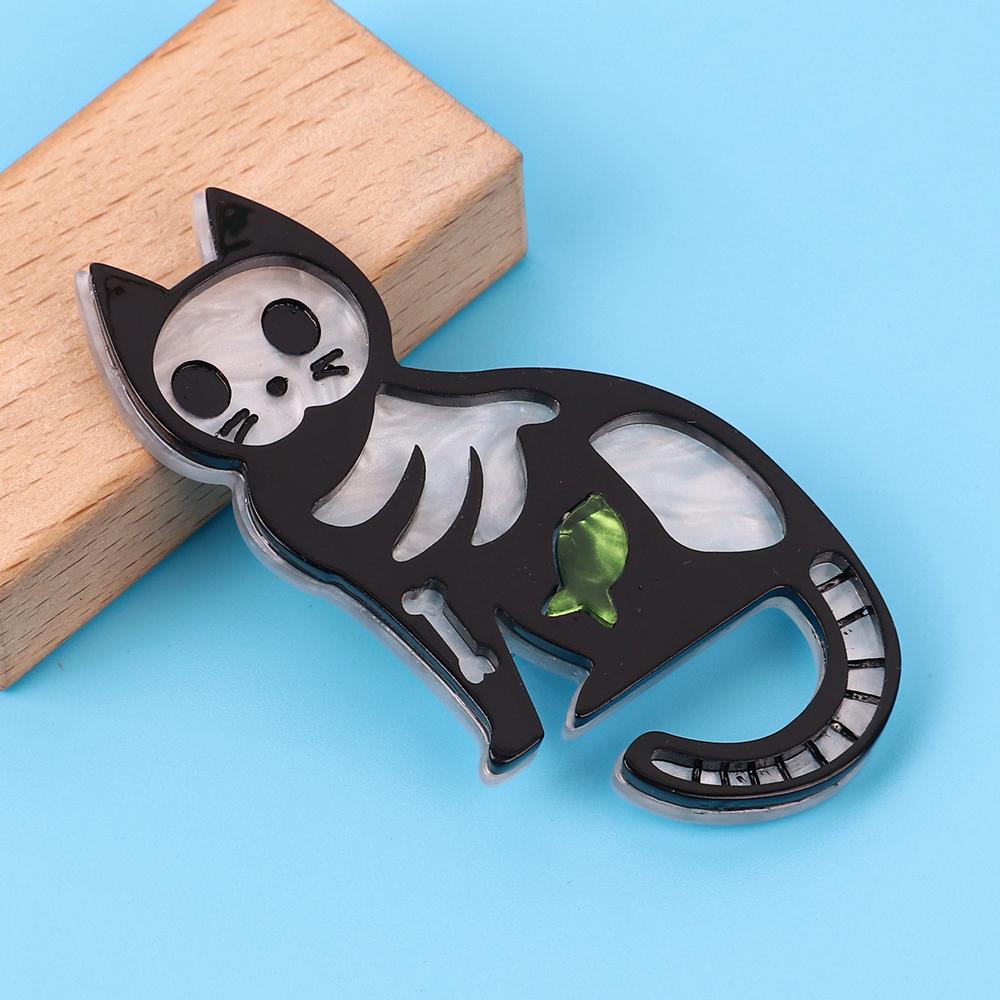 2025 New Acrylic Black White Cat Brooches Lapel Pins for Women Cute Cartoon Fish Animal Resin Brooch Badges Accessories