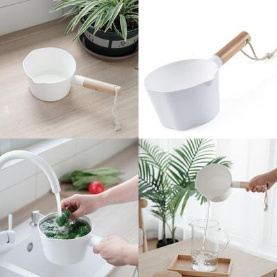 Easy To Clean Long Handle Water Scoop Plastic 1300ML Water Ladle Water Dipper Bath