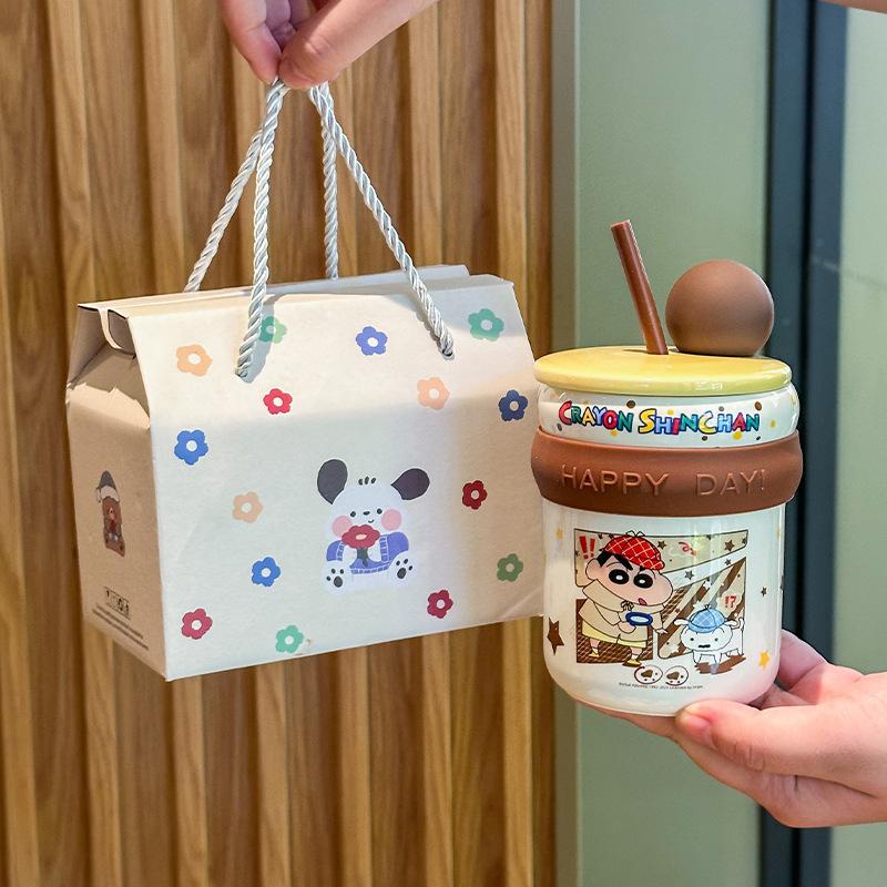 Crayon Xiaoxin Keramiktasse mit Deckel Kinder Strohbecher Niedliche Cartoon Studenten Wassertasse Geburtstagsgeschenkbox