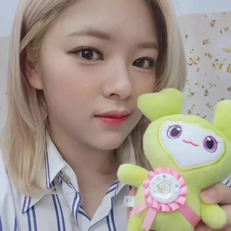Super Estrella Coreana Twice Momo Peluches Llavero Kpop Peluches Personaje Nayeon Sana Jungyeon Muñeca Encantadora Para Fan Pequeño Regalo