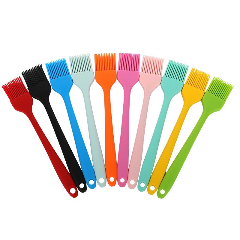 All-In-One Silicone Oil & Pastry Brush - Perfect for BBQ, Baking, and Sweeping, 38g