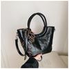 IELGY Autumn Winter Retro Fashion One-Shoulder Messenger Bag Ladies Portable Bucket Bag