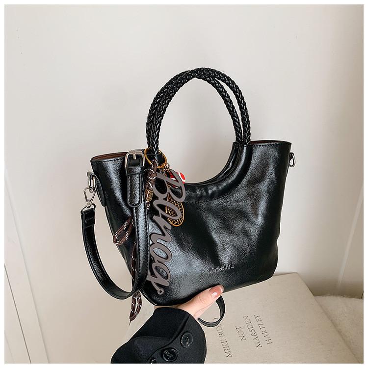 IELGY Autumn Winter Retro Fashion One-Shoulder Messenger Bag Ladies Portable Bucket Bag