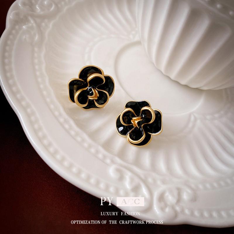 Vintage Silver Needle Zircon Earrings – Retro Luxury Court Style Studs.