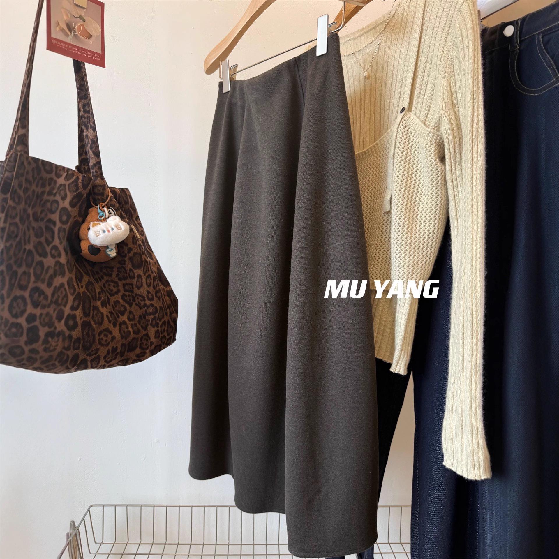 

MUYANG Surprise Slimming Tulip Skirt: Hip-Hugging Woolen Fabric with Mulberry Silk and Cashmere, Mid-Length Design. Small кавовий