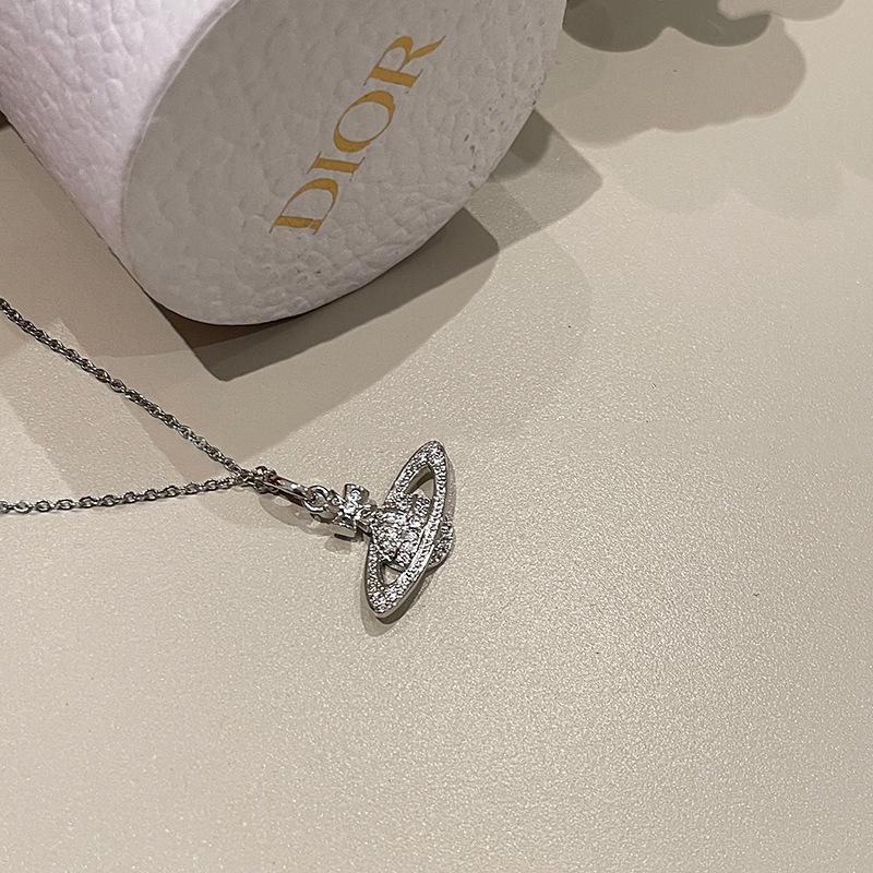 Titanium steel does not fade Queen Mother necklace pearl Saturn paperclip pendant light luxury niche accessories high-end accessories