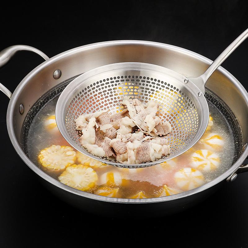Large 304 Stainless Steel Mesh Skimmer Spoon for Noodles, Dumplings, and Deep Frying.